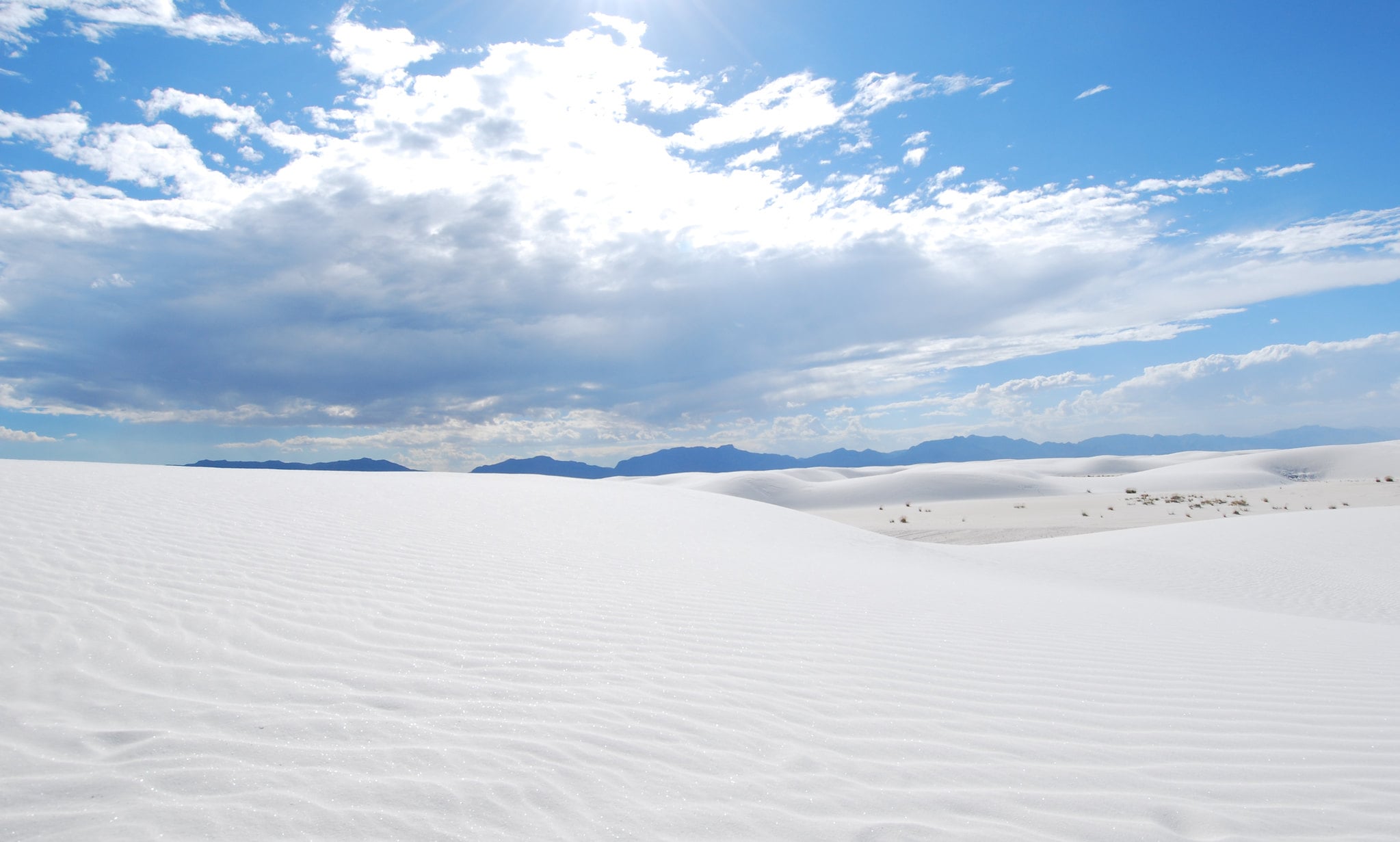 Песок зимой. Парк White Sands, Нью Мехико белый песок. Снежная пустыня. Снежные пустыни. Заснеженная пустыня.